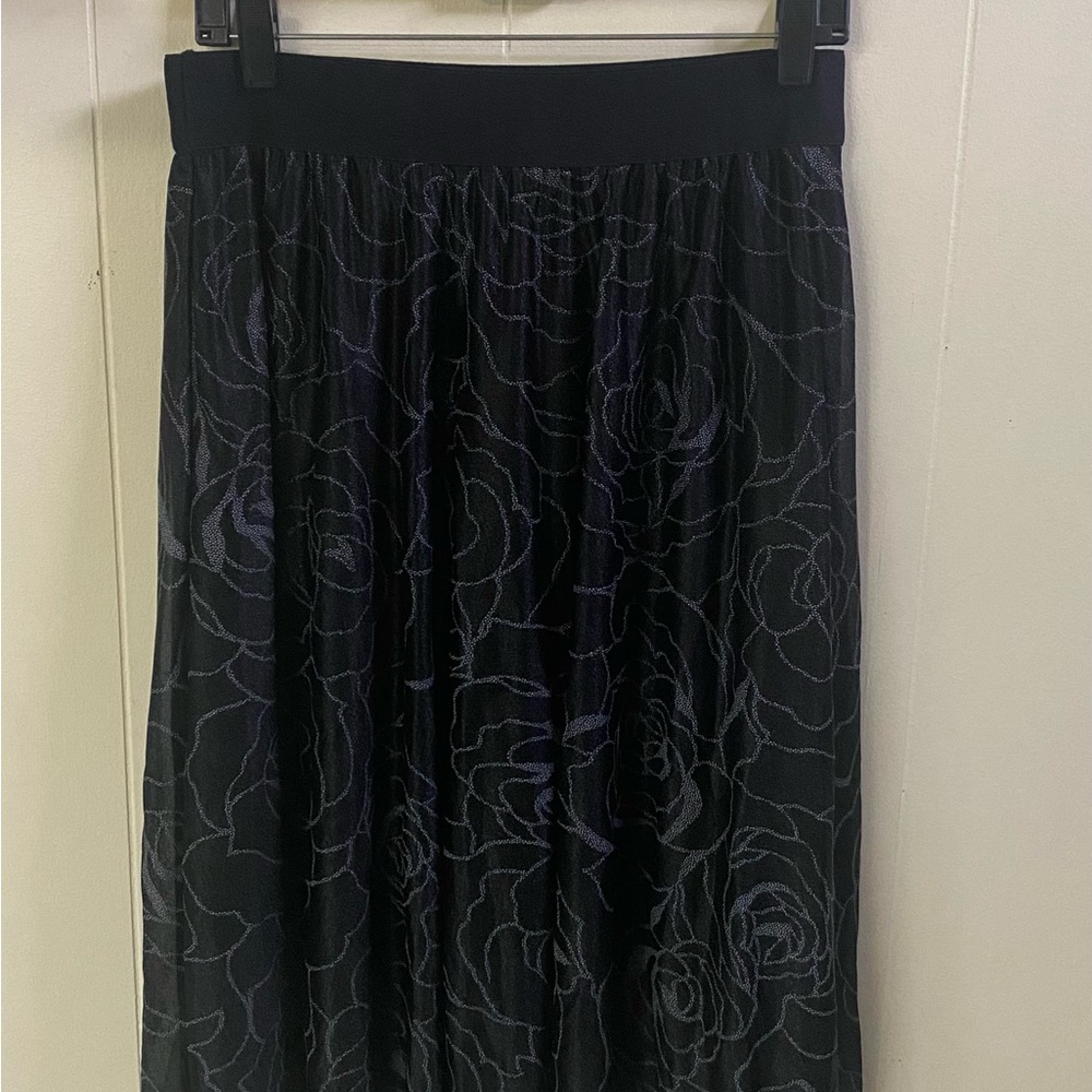 Metrowear Meduim Black and White Skirt